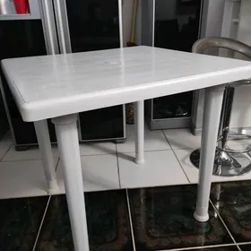 стол пластиковый