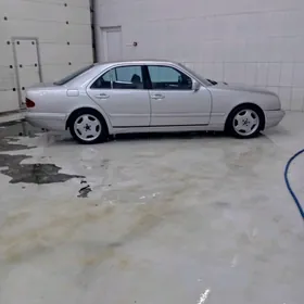 Mercedes-Benz E320 1998