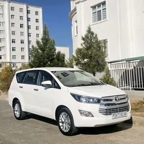 Toyota Innova 2022