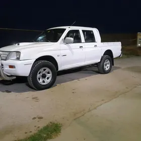 Mitsubishi L200 2003