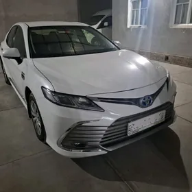 Toyota Camry 2021