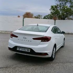 Hyundai Elantra 2019