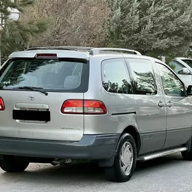 Toyota Sienna 2003