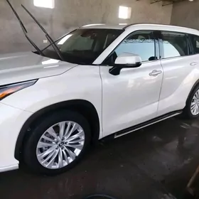 Toyota Highlander 2021