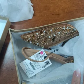 Продаются босоножки