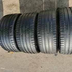 Michelin 275 35 19//235 40 19