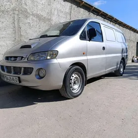 Hyundai H-1 2004