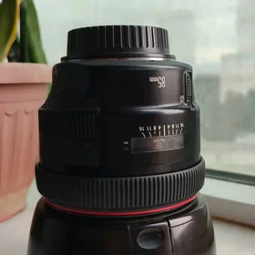 85 lik obyektiw Canon