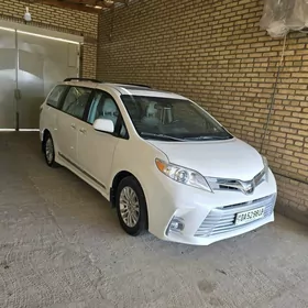 Toyota Sienna 2019