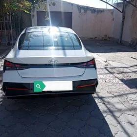 Hyundai Elantra 2025