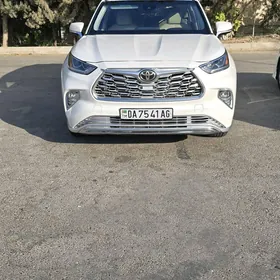 Toyota Highlander 2020