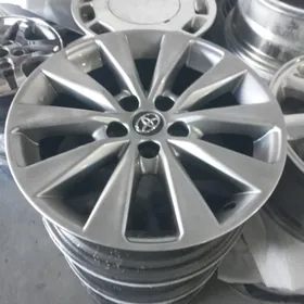 Aziyada camry XLE R17