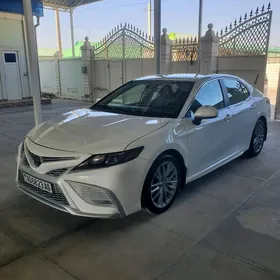 Toyota Camry 2021