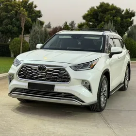 Toyota Highlander 2021