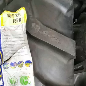 Traktor JCB 18.4/R26 16.9/24