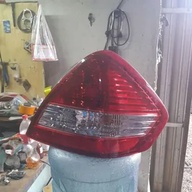 задний фонарь Tiida