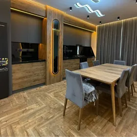 Мир 6 4 ком люкс 110 м2.