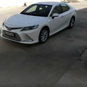 Toyota Camry 2021