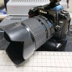 Nikon D90