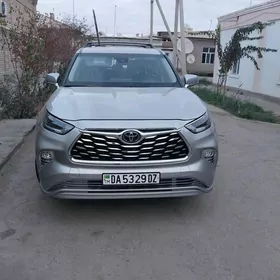 Toyota Highlander 2021