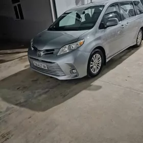 Toyota Sienna 2020
