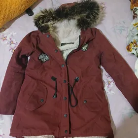 ПРОДАЁТСЯ ТЕПЛАЯ КУРТКА
