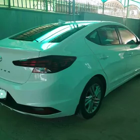 Hyundai Elantra 2020