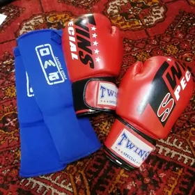 Боксерские перчатки