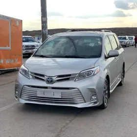 Toyota Sienna 2020
