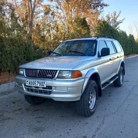 Mitsubishi Montero 1999