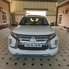 Mitsubishi Pajero 2020