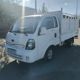 Kia Bongo 2013