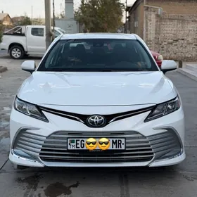 Toyota Camry 2021