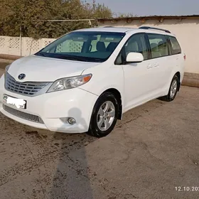 Toyota Sienna 2010