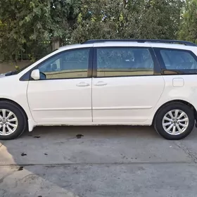 Toyota Sienna 2008