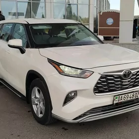 Toyota Highlander 2021