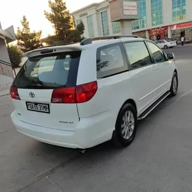 Toyota Sienna 2004