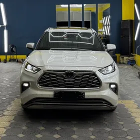 Toyota Highlander 2021