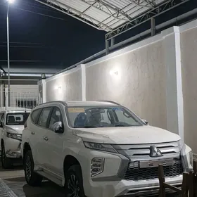 Mitsubishi Montero Sport 2023