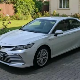 Toyota Camry 2021
