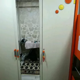 шифоньер и кровать для детской