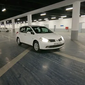 Nissan Tiida 2006