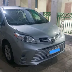 Toyota Sienna 2018