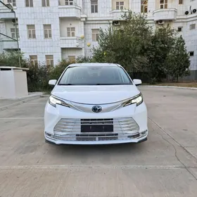 Toyota Sienna 2021