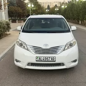 Toyota Sienna 2012