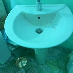 Умывальник айнасы билен