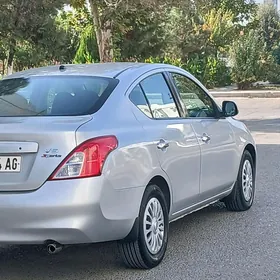 Nissan Versa 2011
