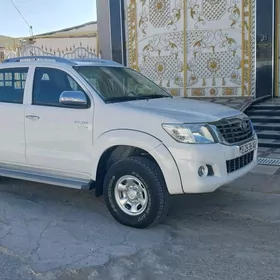 Toyota Hilux 2013