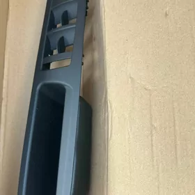 Пластмассовая ручка водите