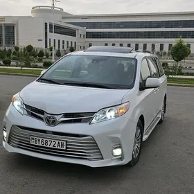 Toyota Sienna 2019